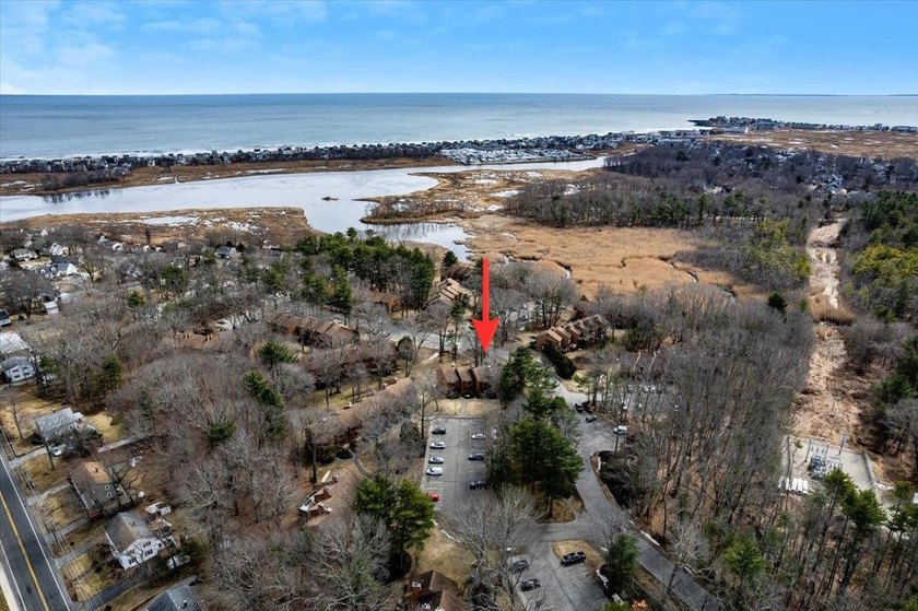Welcome home to desirable Dunvegan Woods.. Easy coastal living - Beach Condo for sale in Hampton, New Hampshire on Beachhouse.com