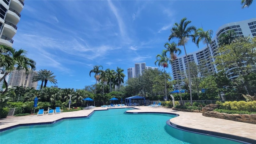 ***INVESTORS SPECIAL***COMBINE PERSONAL USE WITH RENTAL INCOME - Beach Condo for sale in Aventura, Florida on Beachhouse.com