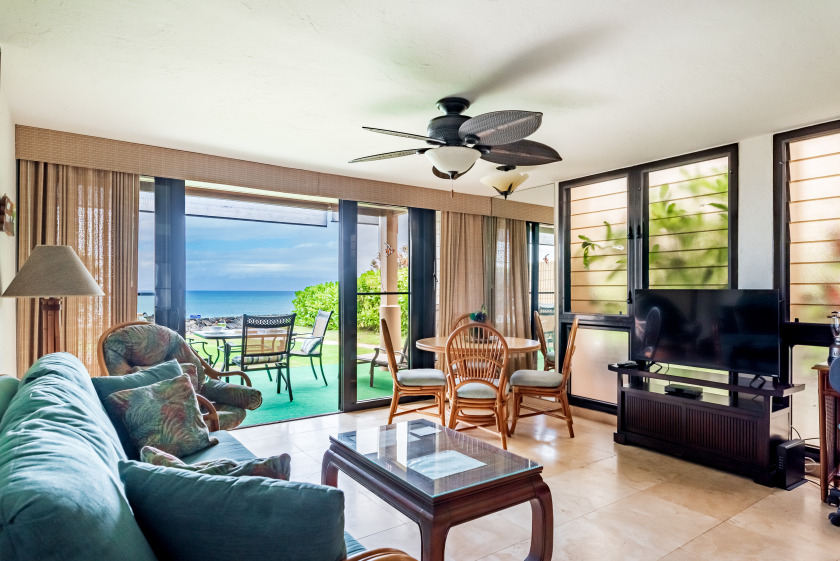 Ground floor corner DIRECT Ocean Front! Swim With - Beach Vacation Rentals in Lahaina, Hawaii on Beachhouse.com