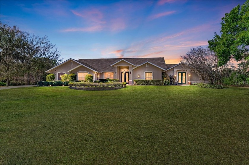 SARASOTA FL: Private Oak Ford retreat on 2 acres with pond, pool - Beach Home for sale in Sarasota, Florida on Beachhouse.com