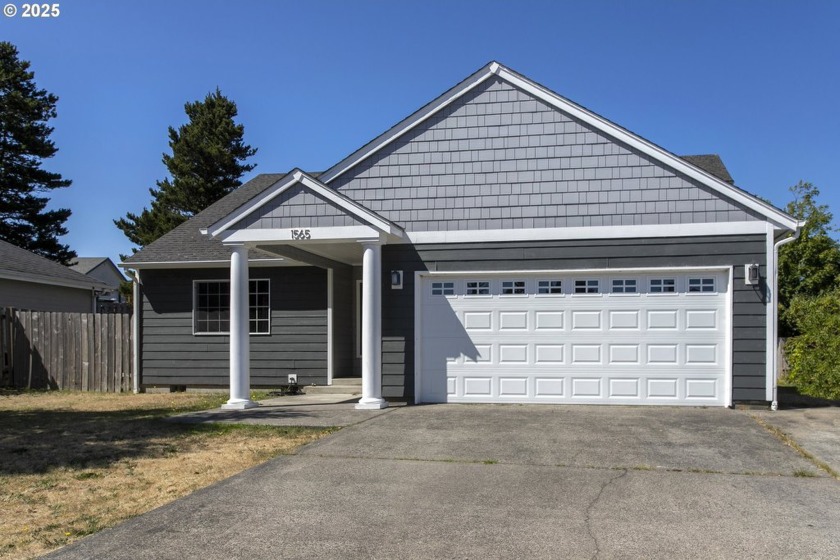 Welcome to this stunningly updated 3 bedroom 2 bath home that - Beach Home for sale in Hammond, Oregon on Beachhouse.com