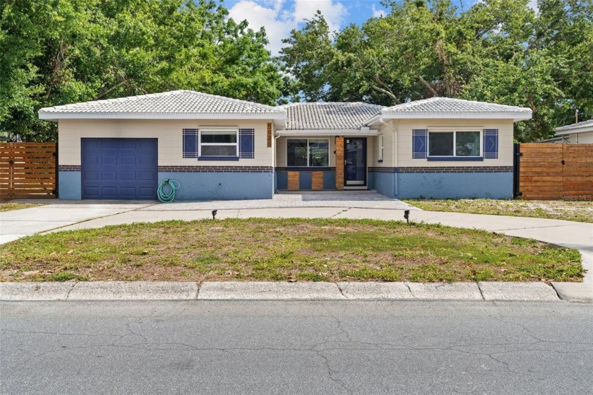 No Flooding, Prime Location, and a Detached Outbuilding! Welcome - Beach Home for sale in Gulfport, Florida on Beachhouse.com