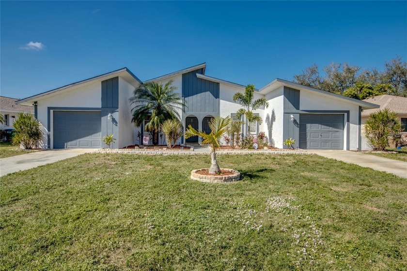 Incredible Income Opportunity in SE Cape Coral! Don't miss this - Beach Home for sale in Cape Coral, Florida on Beachhouse.com