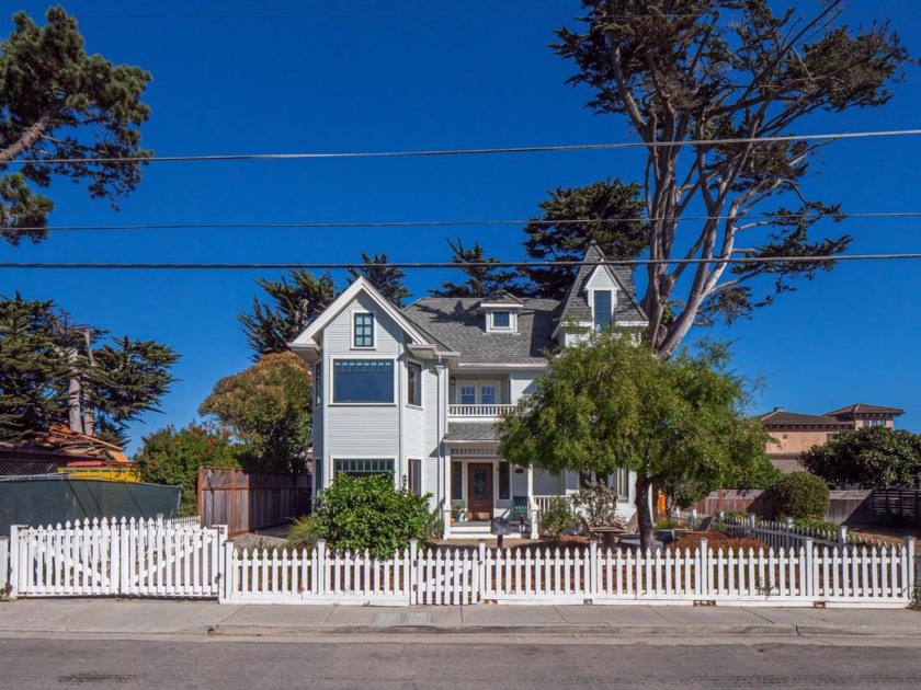 Breathe in the salt air, grab your surfboard and move in! - Beach Home for sale in Santa Cruz, California on Beachhouse.com