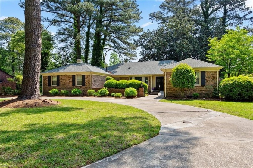 Beautiful brick ranch with circular drive and stunning water - Beach Home for sale in Portsmouth, Virginia on Beachhouse.com