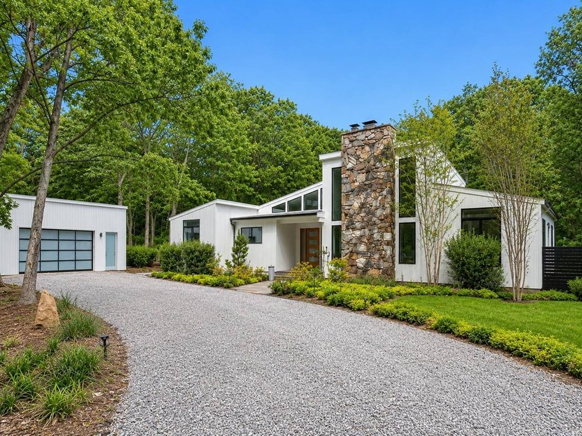 Recently transformed with a stylish new renovation, this - Beach Home for sale in East Hampton, New York on Beachhouse.com