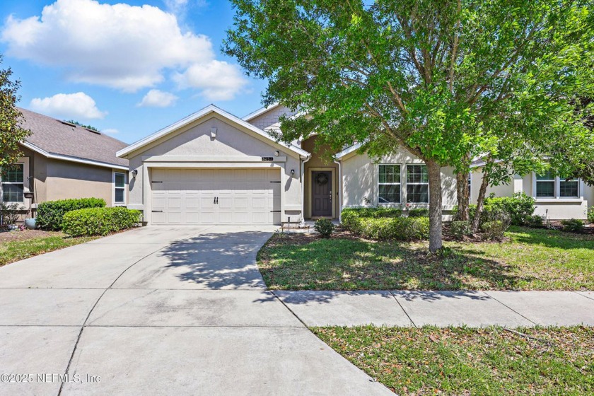 Welcome to this charming 3 bedroom, 2 bathroom home with a 2-car - Beach Home for sale in Green Cove Springs, Florida on Beachhouse.com