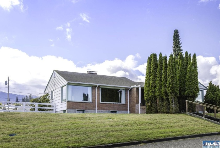 336 E Vashon Avenue - Beach Home for sale in Port Angeles, Washington on Beachhouse.com