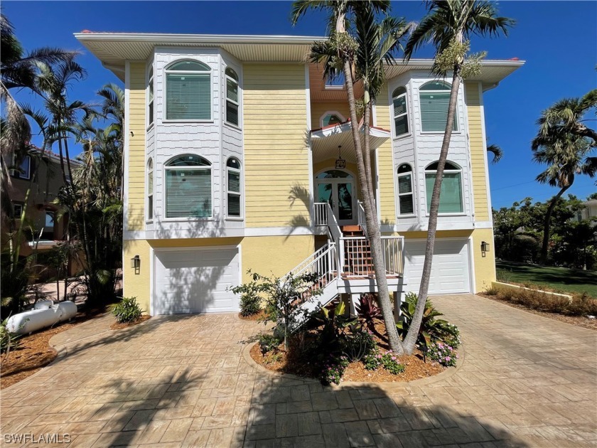 This LUX CAPTIVA VILLAGE BEAUTY is back! Just a short 6 minute - Beach Home for sale in Captiva, Florida on Beachhouse.com