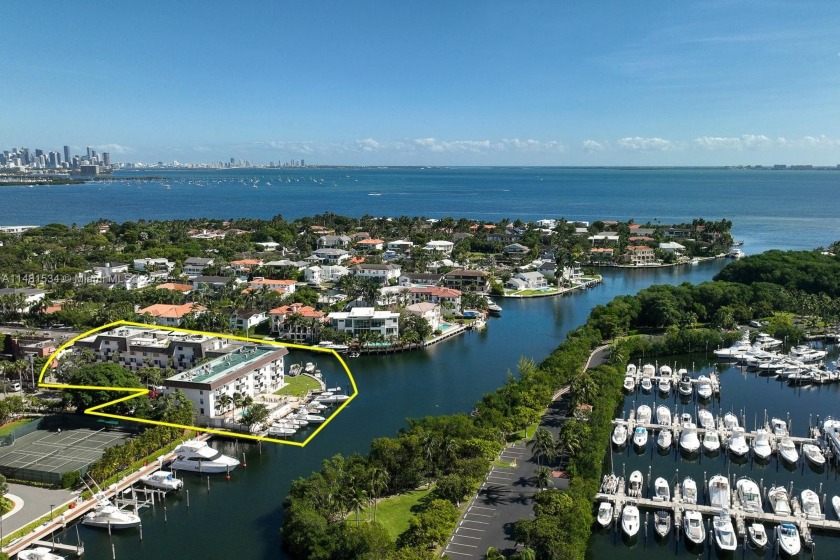 30-foot boat slip included & no bridges to bay! Rarely available - Beach Condo for sale in Coral Gables, Florida on Beachhouse.com