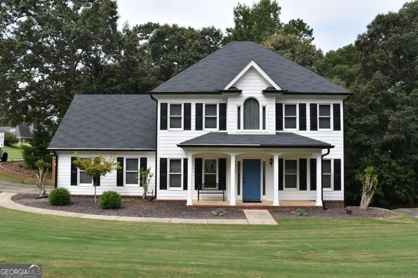 Completely move-in ready well-maintained home in an established - Beach Home for sale in Gainesville, Georgia on Beachhouse.com