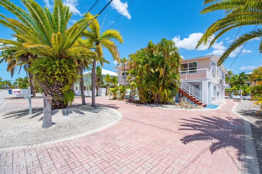 Need space for family and friends? Come see this 4 bedroom - Beach Home for sale in Summerland Key, Florida on Beachhouse.com