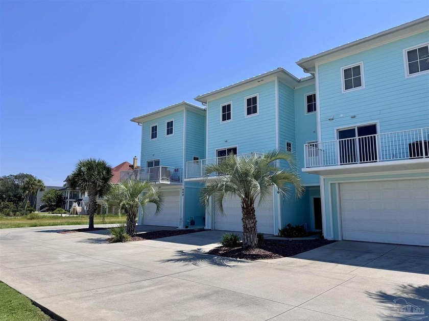 3BR/3BA Gulf Breeze townhome (2008). 2,356 sf 3-story w/ private - Beach Home for sale in Gulf Breeze, Florida on Beachhouse.com