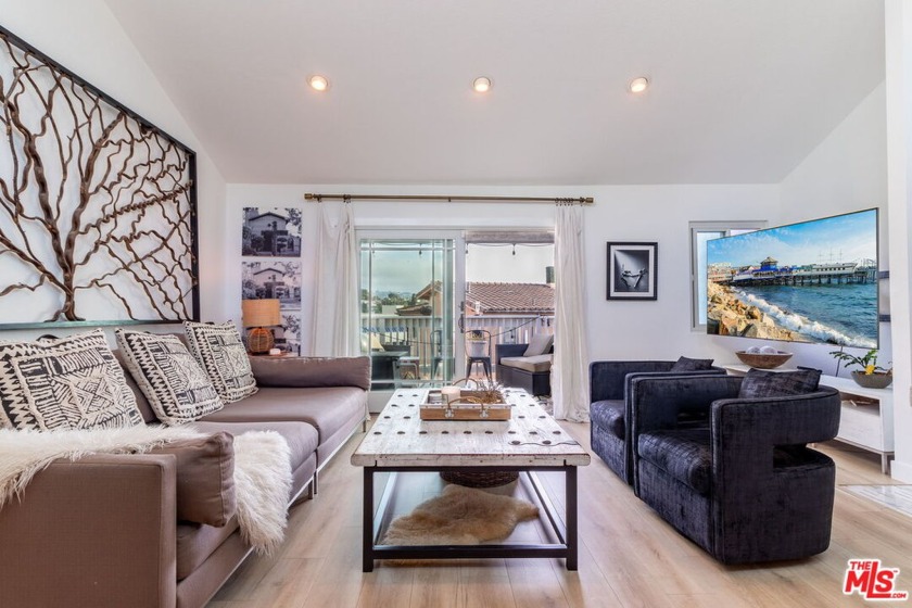 Discover this exquisite designer's home nestled in South Redondo - Beach Townhome/Townhouse for sale in Redondo Beach, California on Beachhouse.com