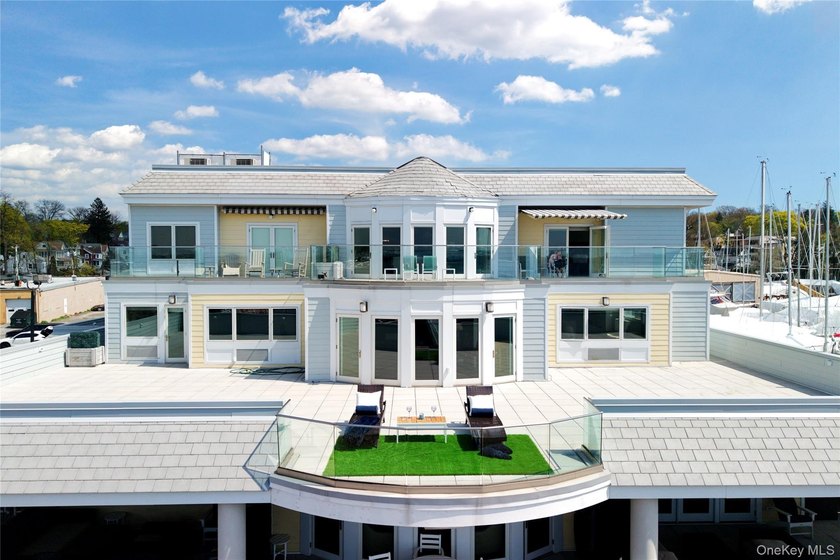 This exceptional 62+ waterfront residence offers 2,544 sq. ft - Beach Condo for sale in Port Washington, New York on Beachhouse.com