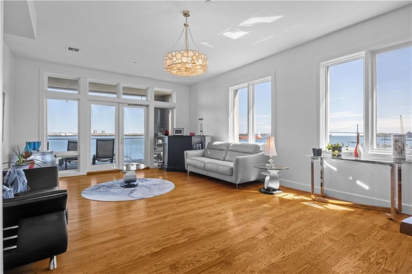 This amazing condominium is located on the coast of Staten - Beach Condo for sale in Staten  Island, New York on Beachhouse.com