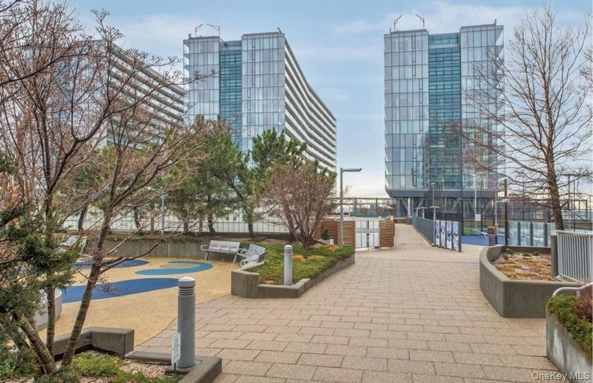 Beautiful studio and a luxurious condo complex in the heart of - Beach Condo for sale in Flushing, New York on Beachhouse.com