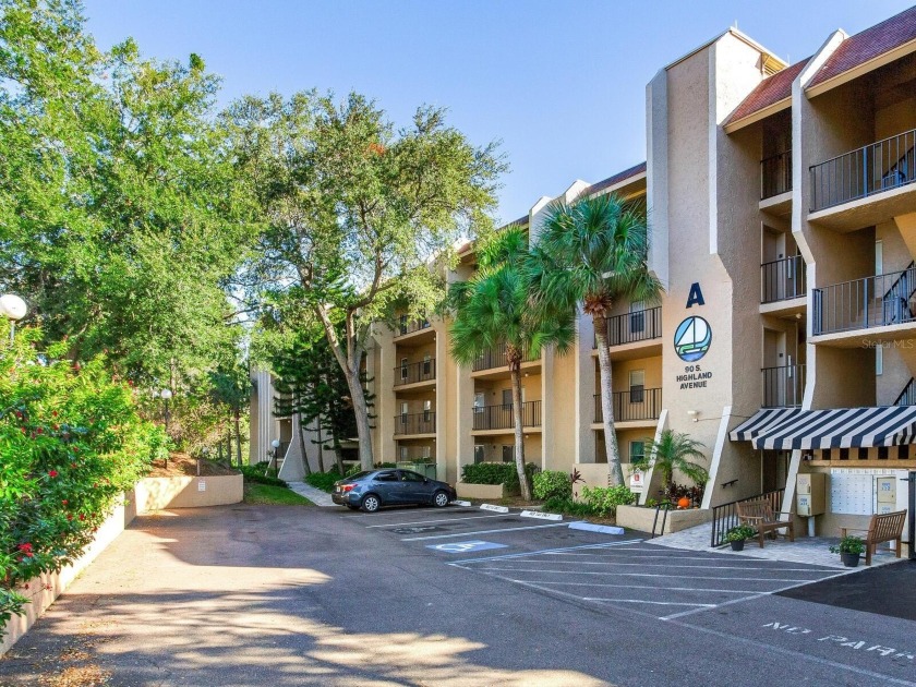 HIGH  DRY NO STORM DAMAGE OR FLOODING!!  NEW HVAC  WATER HEATER - Beach Condo for sale in Tarpon Springs, Florida on Beachhouse.com