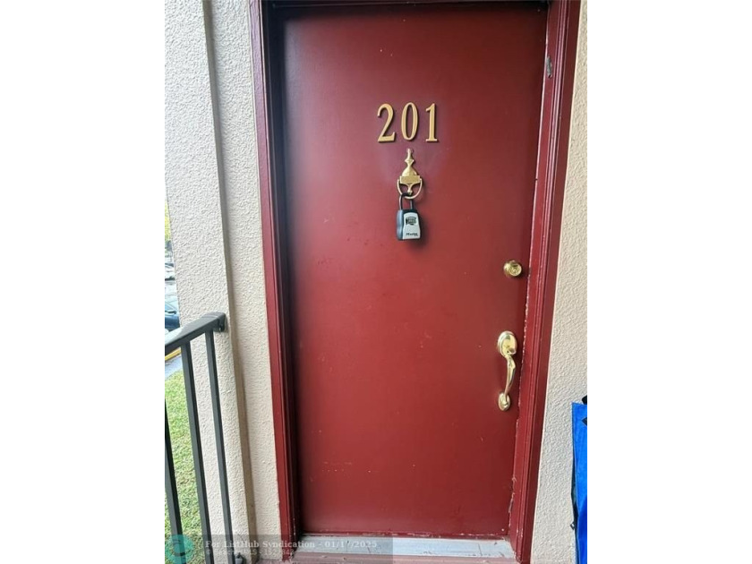 Well maintained CORNER UNIT !! Freshly painted . Laminated - Beach Condo for sale in Pembroke Pines, Florida on Beachhouse.com