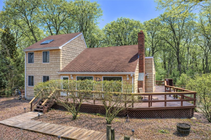 This island classic is truly a home for all seasons. The bright - Beach Home for sale in Shelter Island, New York on Beachhouse.com
