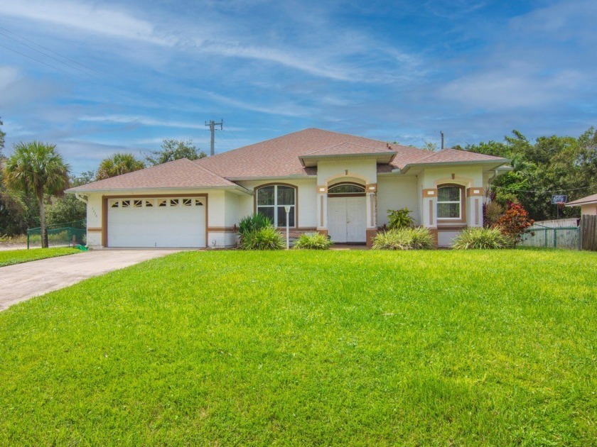 Charming 4 bed, 2 bath pool home ready for your personal - Beach Home for sale in Vero Beach, Florida on Beachhouse.com