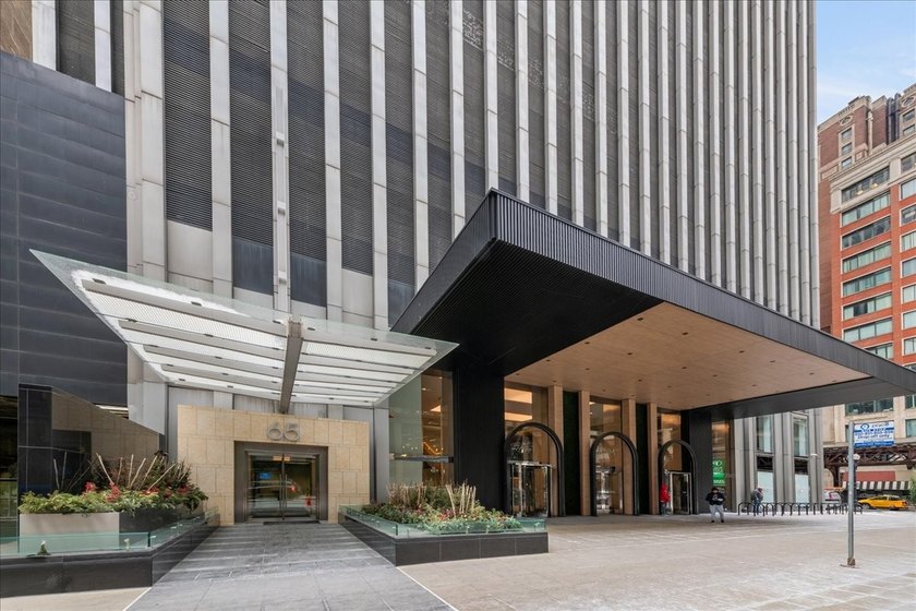 Welcome home to this stunning west-facing 1 bed / 1 bath - Beach Condo for sale in Chicago, Illinois on Beachhouse.com