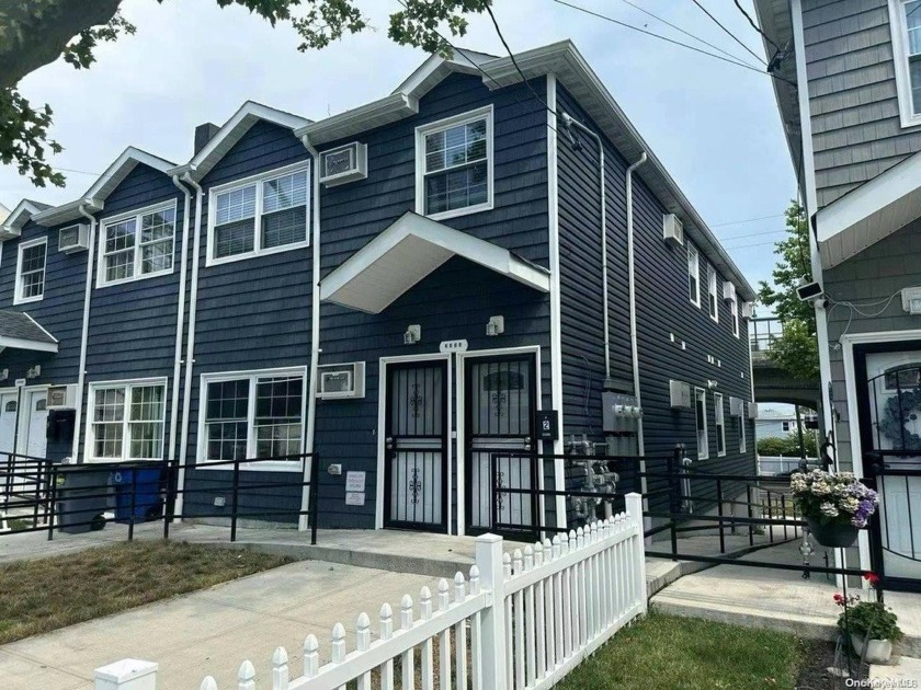 Prices reduced to below market price!  Welcome all !  This - Beach Townhome/Townhouse for sale in New York, New York on Beachhouse.com