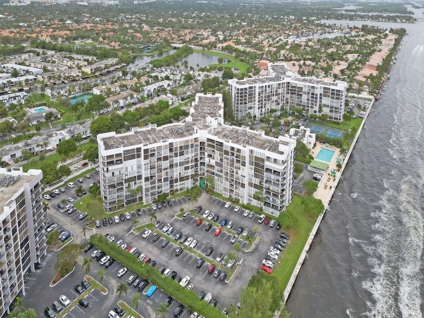 Experience this beautiful 1 bed/ 1.5 bath, INTRACOASTAL- FRONT - Beach Condo for sale in Hallandale Beach, Florida on Beachhouse.com
