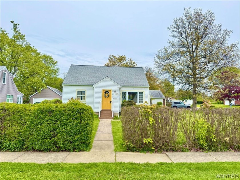 Welcome to this charming Cape Cod within walking distance to - Beach Home for sale in Hamburg, New York on Beachhouse.com