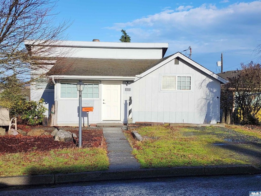 1027 E 8th street - Beach Home for sale in Port Angeles, Washington on Beachhouse.com