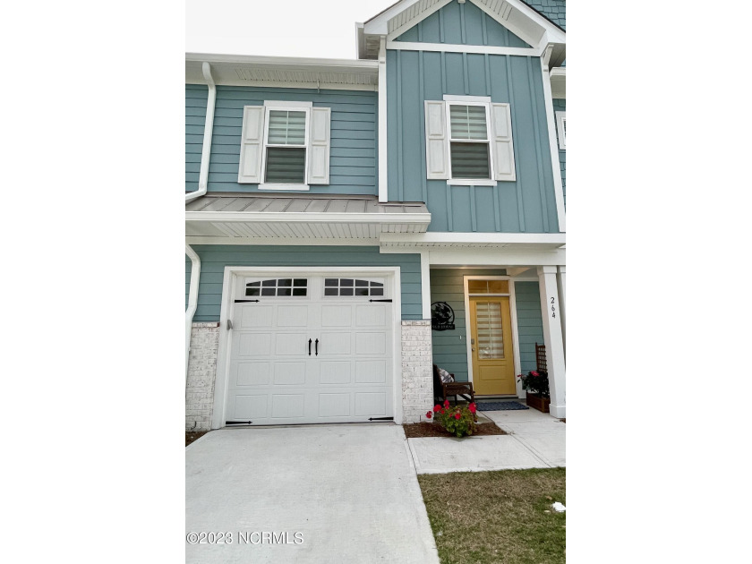 Beautifully upgraded townhome in Beau Coast. The community - Beach Townhome/Townhouse for sale in Beaufort, North Carolina on Beachhouse.com
