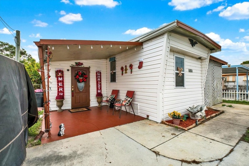 Charming Waterfront Home with Gulf Access Discover the perfect - Beach Home for sale in Hudson, Florida on Beachhouse.com