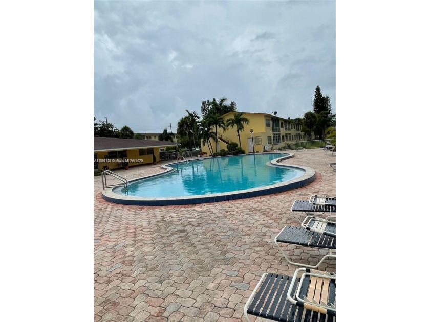 Rare opportunity to buy a 2 bedroom in Biscayne Lake gardens - Beach Condo for sale in Aventura, Florida on Beachhouse.com