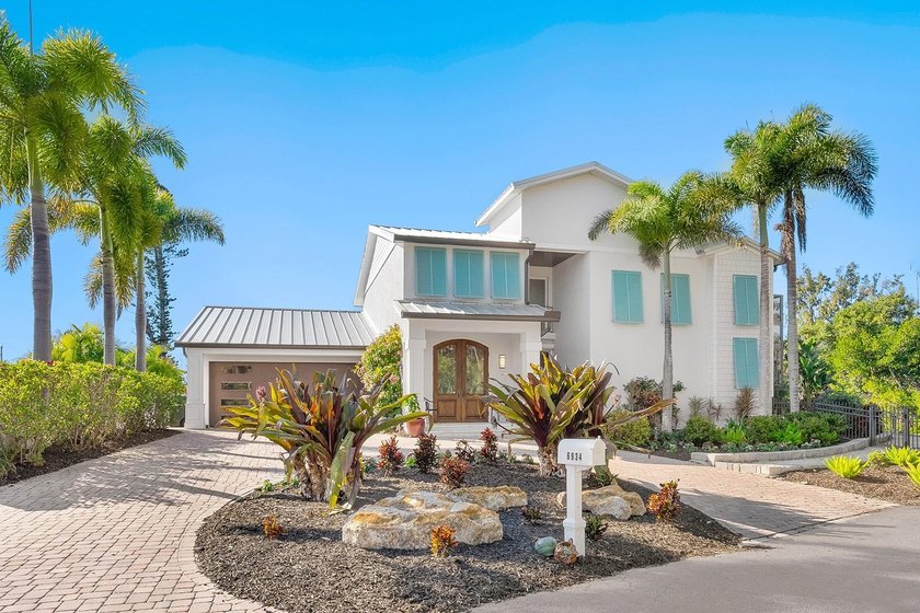 Beautifully private, this exceptional Siesta Key residence - Beach Home for sale in Siesta Key, Florida on Beachhouse.com