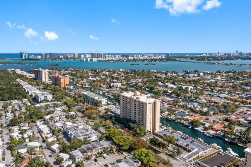 High-Floor Unit at the Waterfront Vecino Del Mar Condo Building - Beach Condo for sale in North Miami, Florida on Beachhouse.com