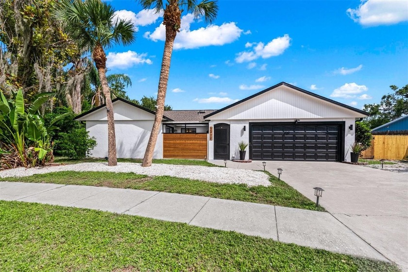Located at 2911 Woodpine Ct in Sarasota, Florida, this - Beach Home for sale in Sarasota, Florida on Beachhouse.com
