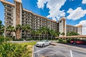 One or more photo(s) has been virtually staged. Located on the - Beach Condo for sale in St. Petersburg, Florida on Beachhouse.com