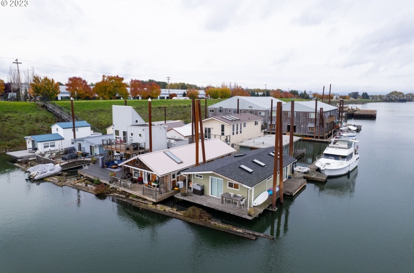 Entire moorage+, Blue Heron Landing is being offered for sale - Beach Commercial for sale in Portland, Oregon on Beachhouse.com