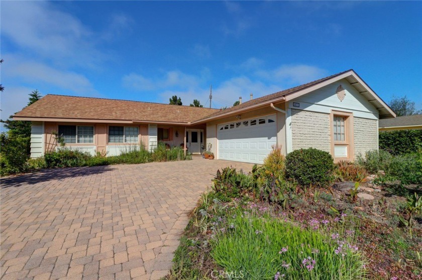 A one level 4 bedroom 2 bath home in a prime Los Verdes location - Beach Home for sale in Rancho Palos Verdes, California on Beachhouse.com