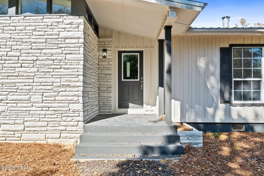 Welcome to 364 Lister Dr - your own private lakefront escape - Beach Home for sale in Wewahitchka, Florida on Beachhouse.com