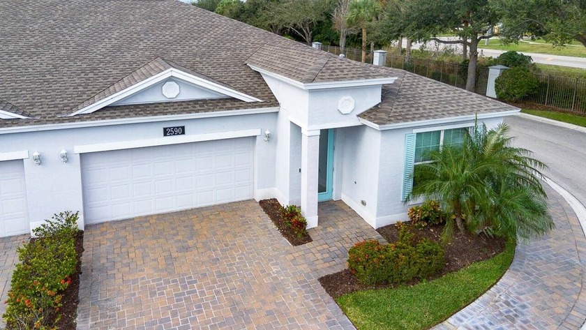 Light-filled and nearly new, this beautifully upgraded villa - Beach Home for sale in Vero Beach, Florida on Beachhouse.com