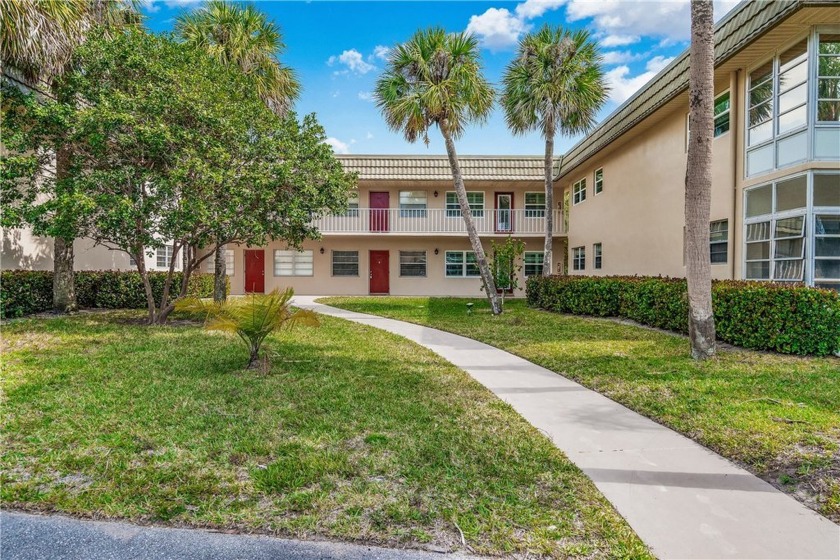 FIRST FLOOR updated 2 bedroom/2bath with *wood look* plank tile - Beach Home for sale in Vero Beach, Florida on Beachhouse.com