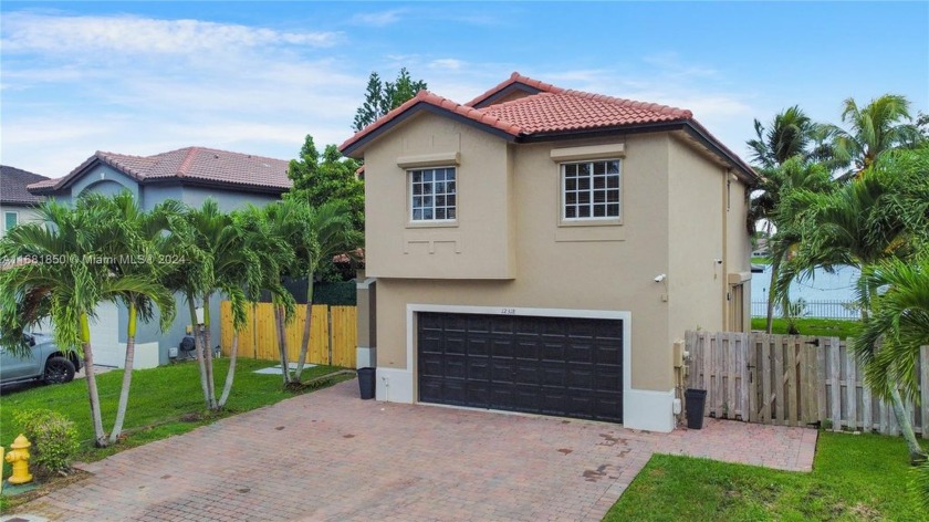 Stunning two-story lake view single family home, completely - Beach Home for sale in Miami, Florida on Beachhouse.com