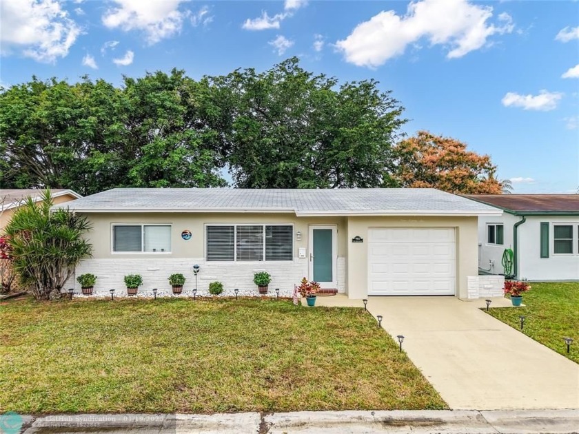 Charming and updated, this 2-bedroom, 1-bathroom single-family - Beach Home for sale in Margate, Florida on Beachhouse.com