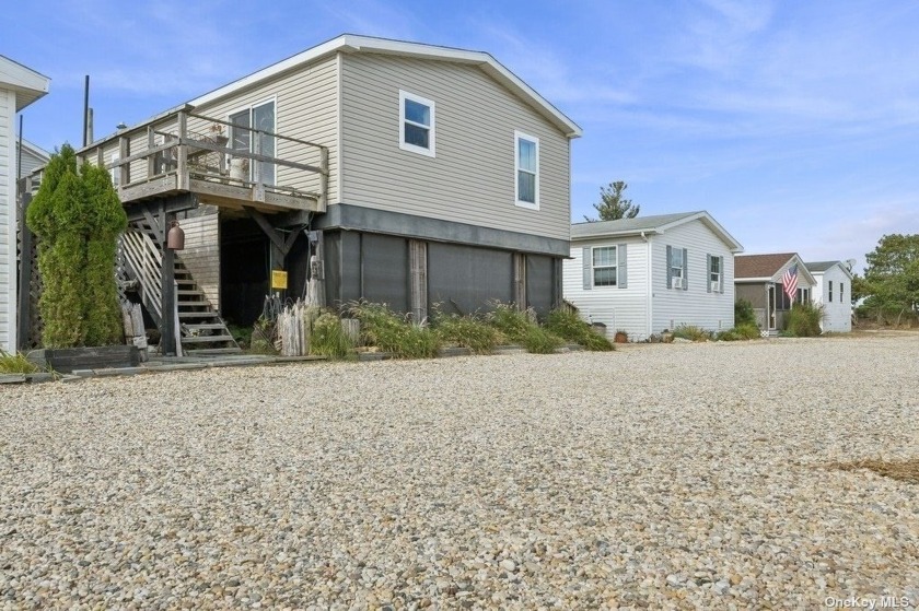 Welcome to 31 Harbor Rd. in the heart of Amagansett, NY, a - Beach Condo for sale in Amagansett, New York on Beachhouse.com