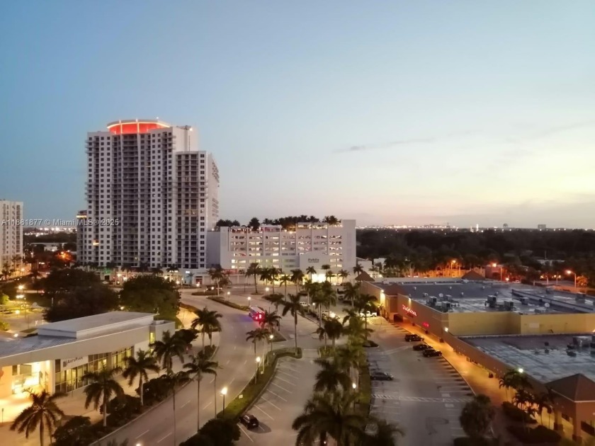 INVESTMENT OPPORTUNITY!!  OK!! FANTASTIC LOCATION! RIGHT BY - Beach Condo for sale in Hollywood, Florida on Beachhouse.com