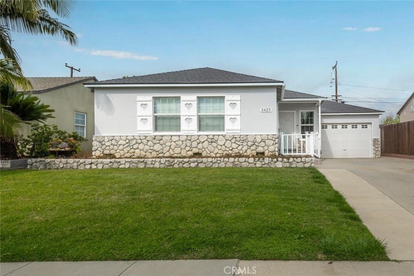 Welcome to this charming and well-maintained POOL home located - Beach Home for sale in Lakewood, California on Beachhouse.com