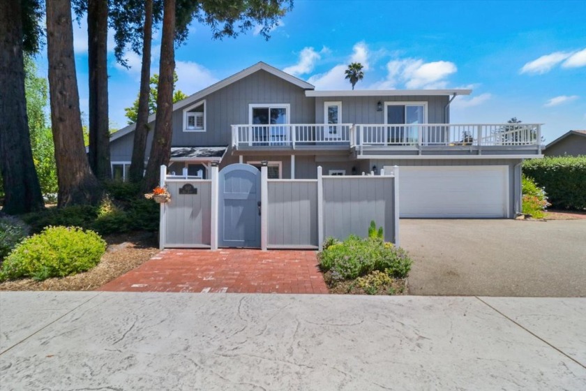 Updated in~2006, Move-in Ready! The redwood tree in the front - Beach Home for sale in Capitola, California on Beachhouse.com