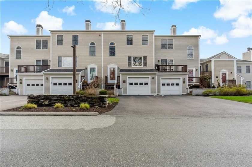 Welcome to the exclusive North Farm on the Bay, a property that - Beach Condo for sale in Bristol, Rhode Island on Beachhouse.com
