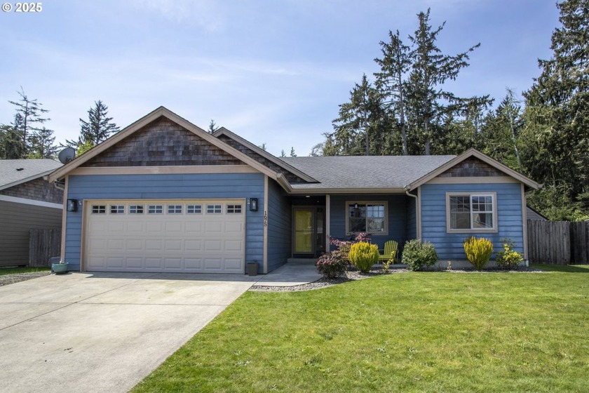 This delightful 3-bedroom, 2-bathroom home, built in 2014 - Beach Home for sale in Hammond, Oregon on Beachhouse.com